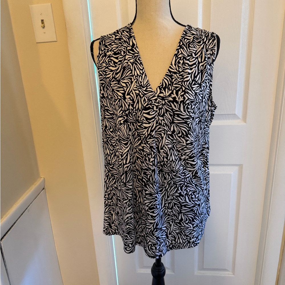 Croft & Barrow Black and White Leaf Print Blouse